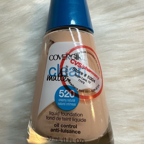 🩷5/$10 CoverGirl Clean Matte Liquid Foundation 520 - Picture 1 of 6